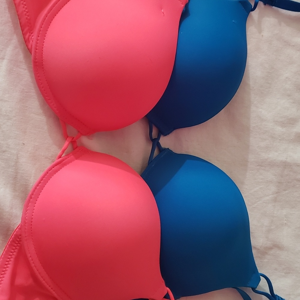 Pair of 2 bra's